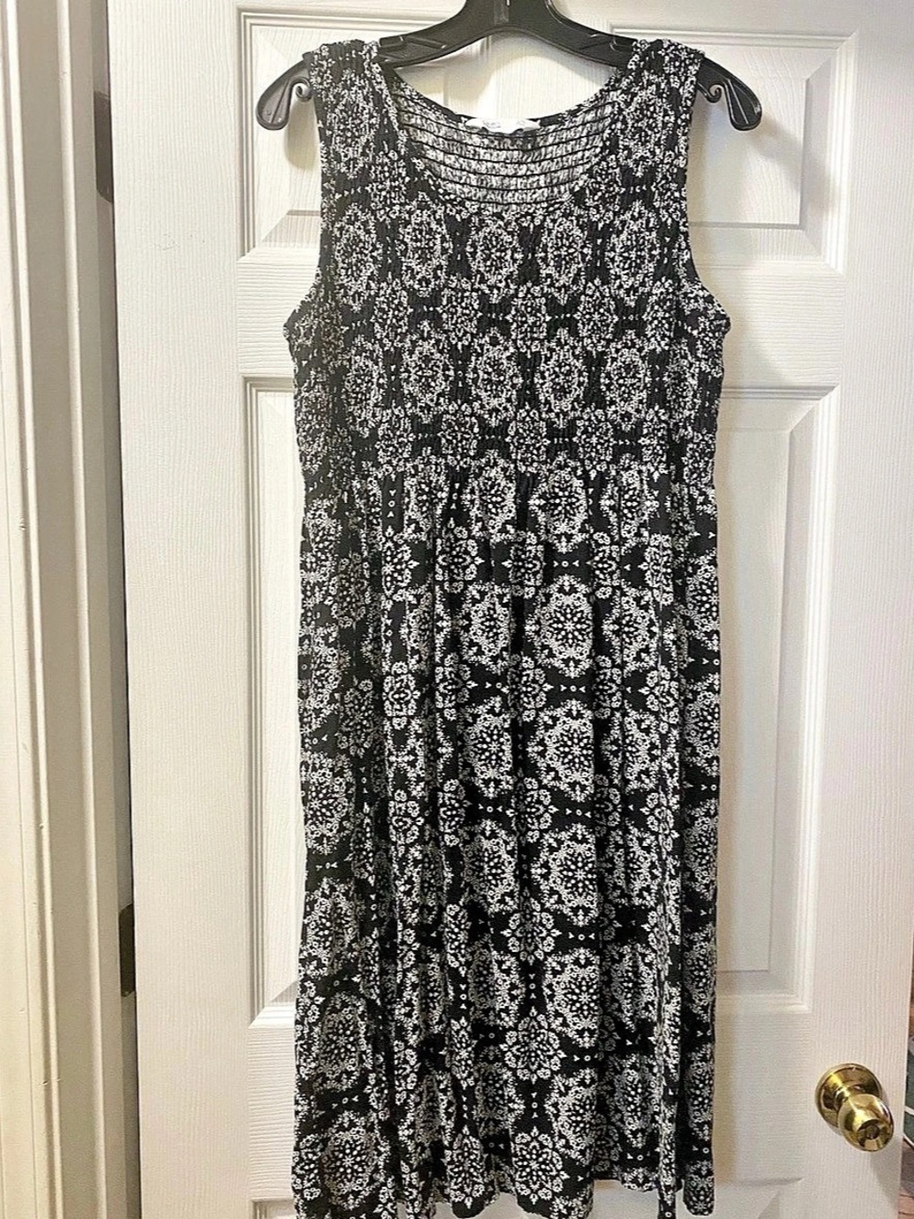 Croft & Barrow Paisley Leaf Smocked Challis Dress Black & White, Sz PL